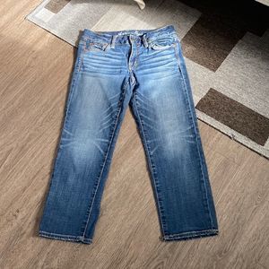 American Eagle | Regular Cut Medium Wash Jeans Size 2